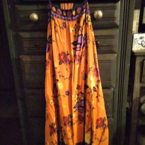 Cute little dress flattering but flowy and comfy